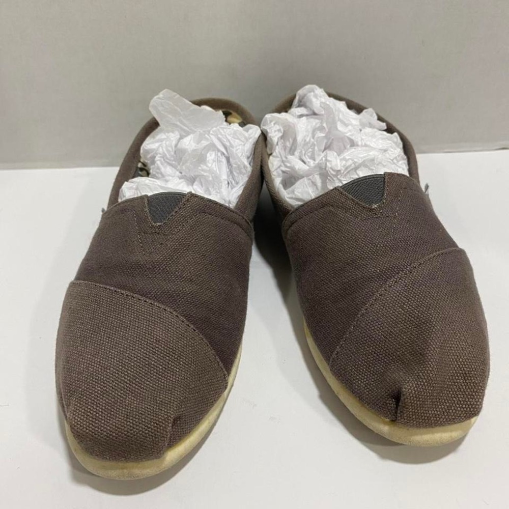 Brown canvas Toms classic slip-on shoes women 6.5. SKU479